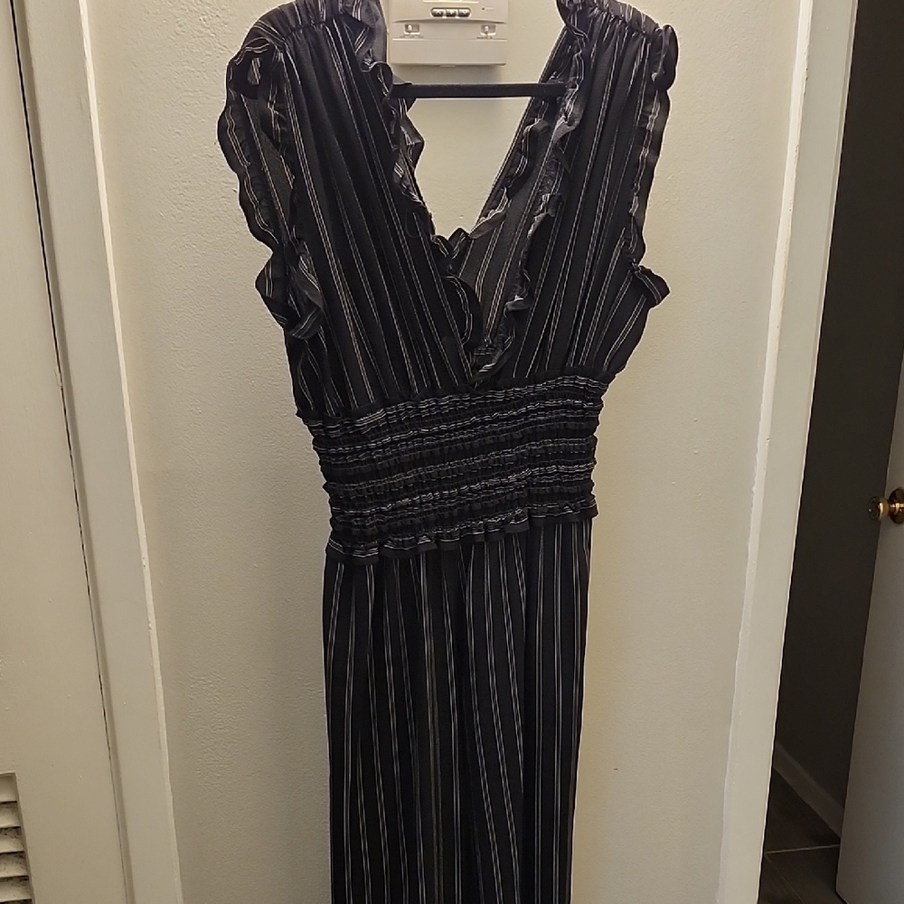 Elegant Black Striped Jumper